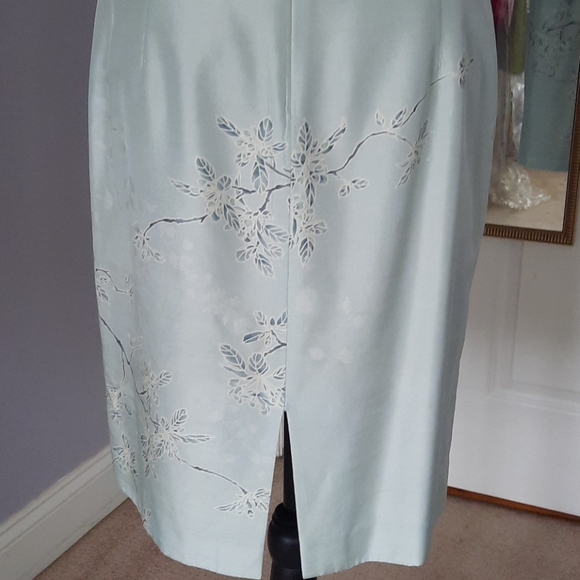 100% Silk Ann Taylor dress - Picture 6 of 8